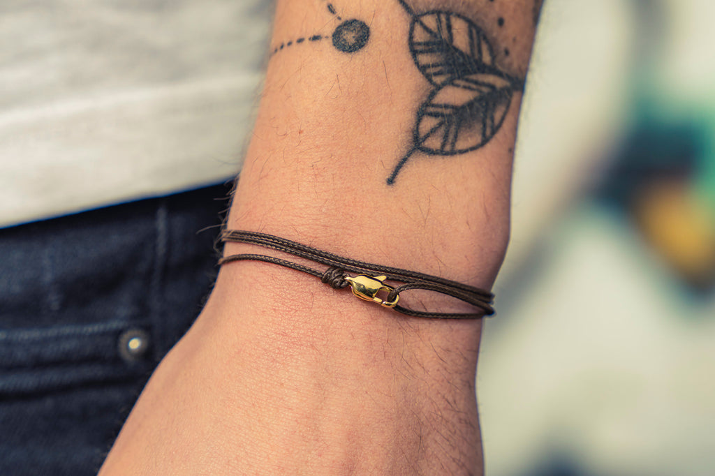 Cord bracelet with clasp - Brown with golden clasp